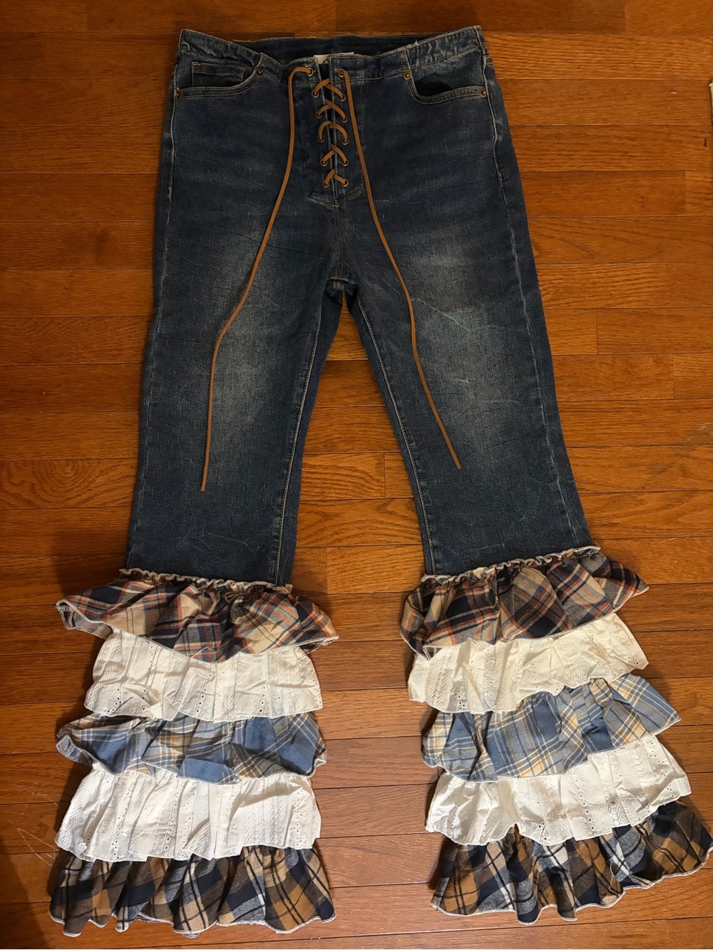 🚨👖🚨NWT AMAZING OLI & HALI LACE-UP RUFFLE STATEMENT JEANS | SIZE M | RETAIL $1 - Picture 6 of 10